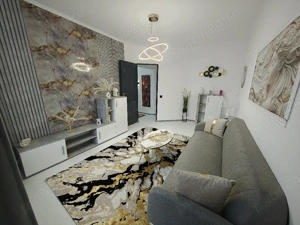 Vand apartament cu 2 camere în Hunedoara, zona OM, parter inalt . Pret 52000 EUR neg