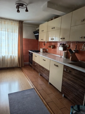 Apartament cu 3 camere, generos,curat, luminos