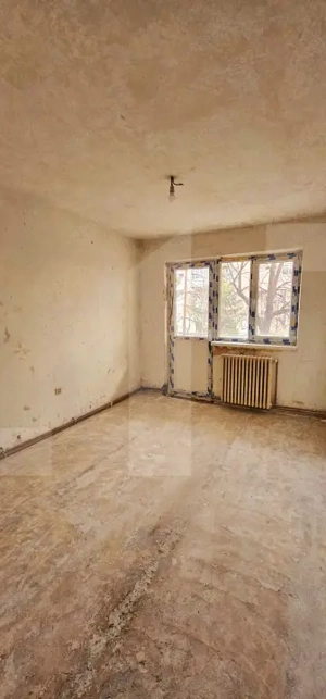 Etaj 1. Apartament 3 camere, 72 mp – ideal pentru renovare