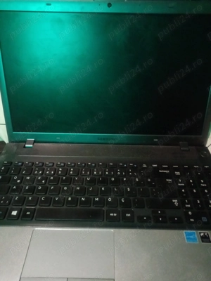 Laptop Samsung Display-ul defect 