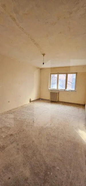 Apartament cu 3 camere, 72 mp, etaj 1, ideal pentru renovare - Simeria - imagine 3