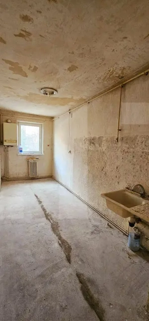 Apartament cu 3 camere, 72 mp, etaj 1, ideal pentru renovare - Simeria - imagine 4