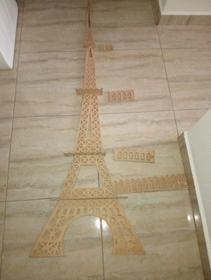 Turnul Eiffel traforat manual