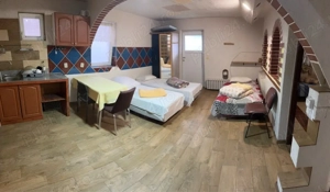    Închiriez 2 case pentru muncitori   capacitate totală 34 locuri