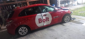 Vînd mașină avariată  - imagine 2