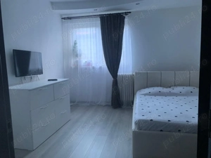 Închiriez cameră tip garsonieră 