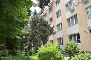 Eremia - Nord, 2 camere, decomandat, etaj 1, mobilat si utilat!