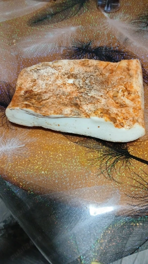 vând slănină afumată de casă la preț 35 RON kilogramul 