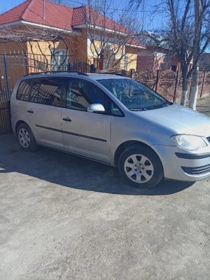 Volskwagen Touran  - imagine 9