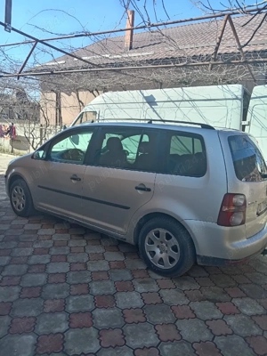 Volskwagen Touran  - imagine 8