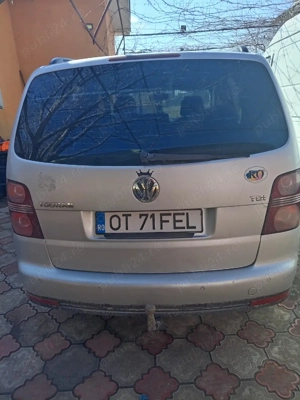 Volskwagen Touran  - imagine 6