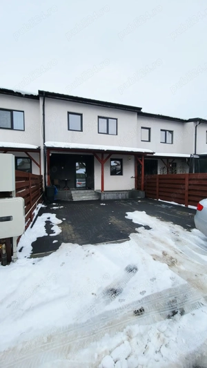 Casă înșiruită de VÂNZARE