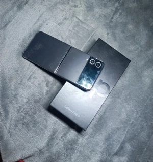 Samsung Galaxy z flip 4  - imagine 3