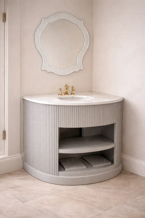 Mobilier de baie cu riflaj si oglinda