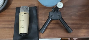 Microfon Behringer cu suport 
