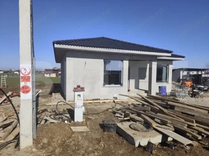 Casa individuala Santandrei cu placa de beton si gard imprejmuire la cheie