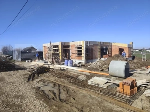 Casa individuala Santandrei cu placa de beton si gard imprejmuire la cheie