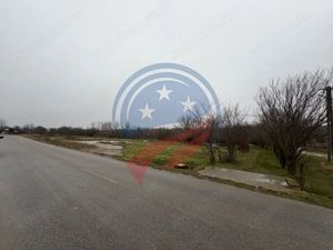 CASA CU TEREN 2500 MP LA 23 KM DE CRAIOVA CU TEAVA DE GAZE - imagine 2