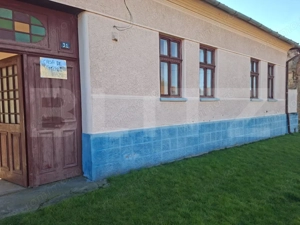 Casă spațioasă la sat SINTESTI, cu 6 camere, curte generoasă și grădină  - imagine 2