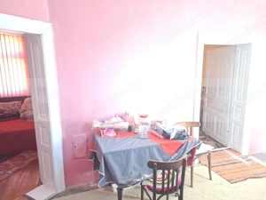 Casă spațioasă la sat SINTESTI, cu 6 camere, curte generoasă și grădină  - imagine 3