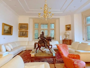 Reședință statement în Piața Victoriei - imagine 5