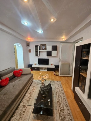vând apartament cu două camere 