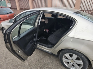 Vând berlină Passat B6 2000cm  benzină - imagine 5