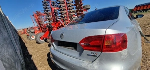 Dezmembrez VW Jetta 2011 - imagine 3