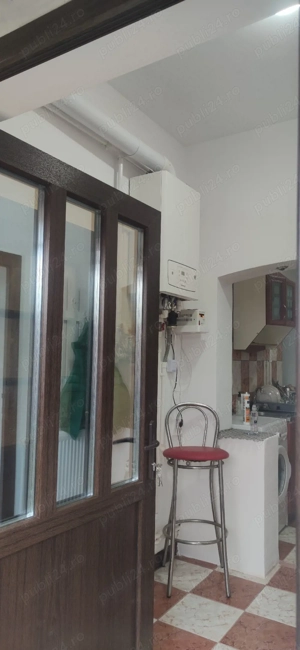 închiriez casă  - imagine 3