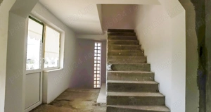 Vilă 525 mp + 3300 mp teren în Botoșani   locuință sau investiție - imagine 5