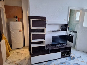 Inchiriez  garsoniera in spate la Politlinica Titan, si la straini 