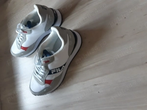 Buna ziua, vând cat mai repede posibil Adidași Fila barbati nr41originali Noi,Nefolositi bucurest s3