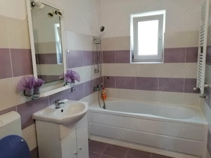 Închiriez apartament frumos și spațios. - imagine 9