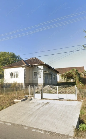 Vând casă la țară.