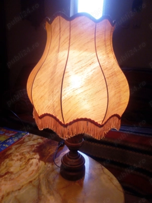 Vând veioza veche lemn cu abajur