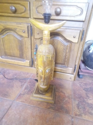Vând lampa lemn sculptat