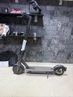 Trotineta electrica Xiaomi Mi Electric Scooter Essential, putere motor 250 W, autonomie max.20 Km,