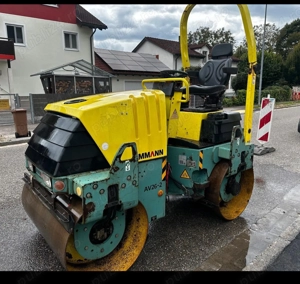 Închiriez miniexcavator și cilindru 3 to