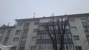 Vand Apartamet cu 4 camere Situat in Orasul Saveni  Mai Multe detali la Nr de Telefon :   . - imagine 2