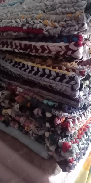 Vând covoare și decorațiuni interioare 