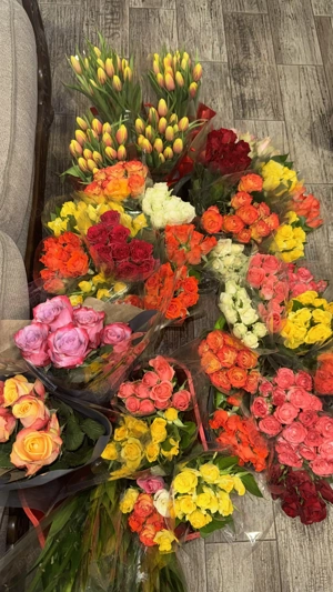 Flori naturale mărțișor trandafiri lalele crini