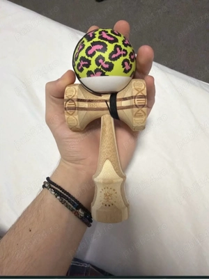 Kendama Israel noua, model Rhino Clear