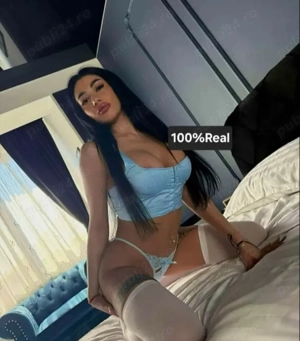 Bruneta cu forme sexy 