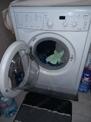 mașină de spălat rufe Indesit 