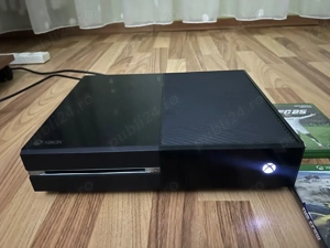 Vând xbox one cu 5 jocuri 