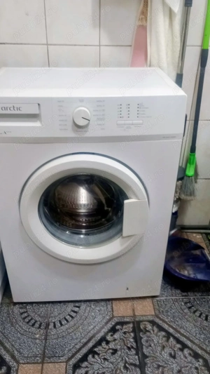 Vând mașina  de spalat rufe Arctic 