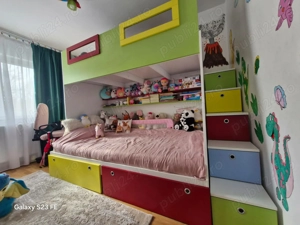 Pat copii supraetajat