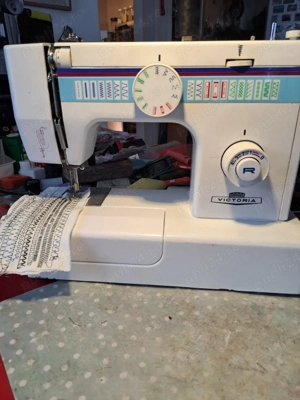 Vînd mașina de cusut 