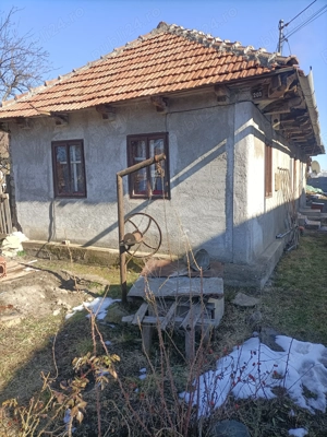 Vând casă la țară.12 ari grădină. - imagine 2