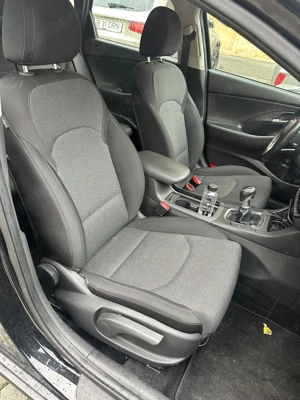 Vand Black Hyundai i30, 1.6 litri Diesel, fabricatie 2  km, cutie manuala 6 trepte - imagine 5